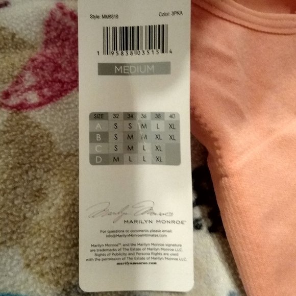 NWT ~Marilyn Monroe Coral Colored Seamless Bra with Removable Pads(Size: Medium) - Picture 3 of 5
